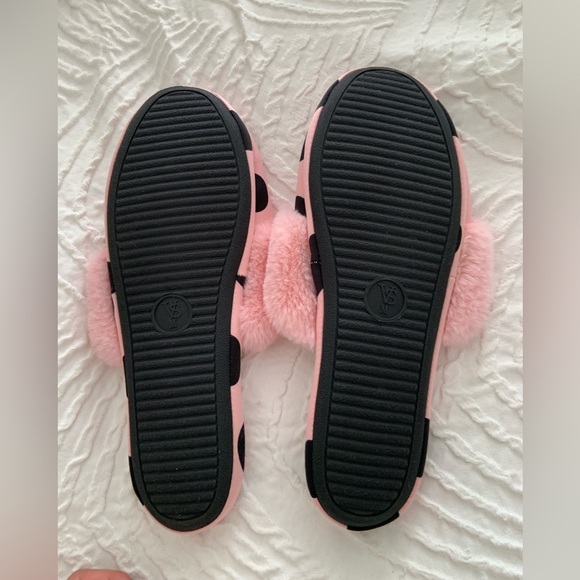 Victoria's Secret Pink Sport Bra and Pink and black Slippers - Picture 9 of 9